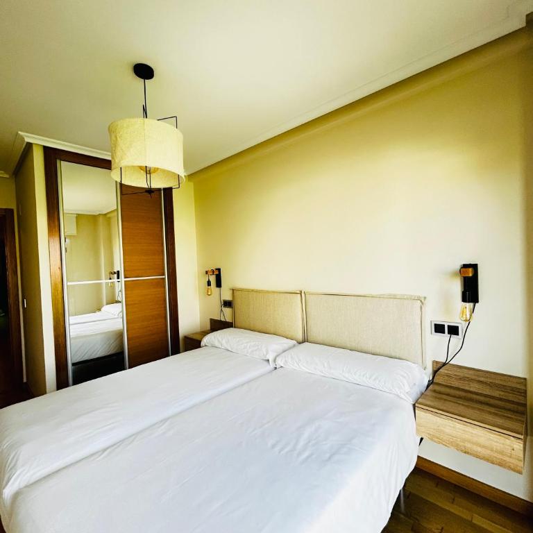 MARINA LLANES V - Two-Bedroom Apartment - 8