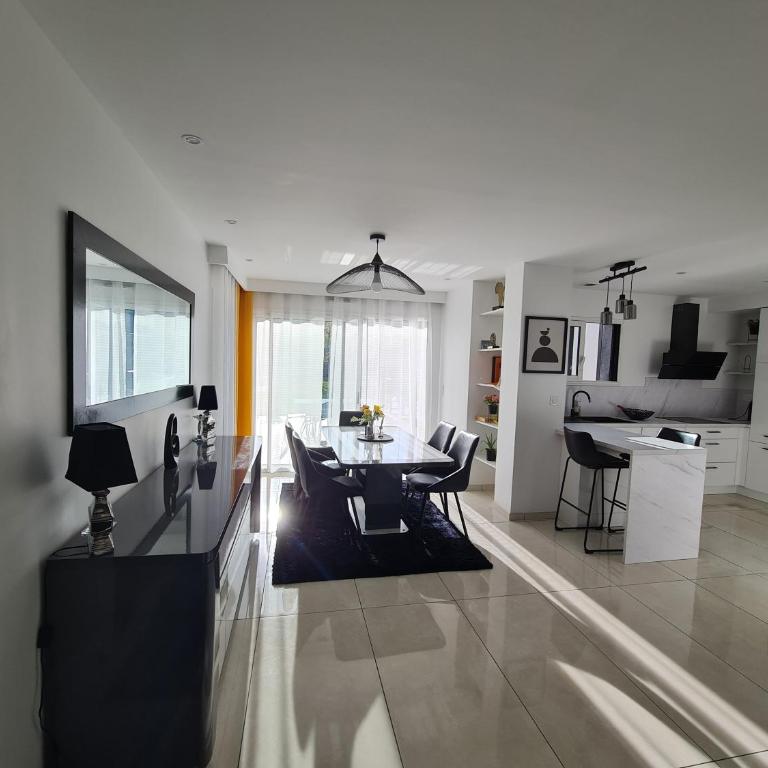 Villa Moderne et Intimiste, à Quelques Minutes de la Baie de la BAULE - Villa - 23