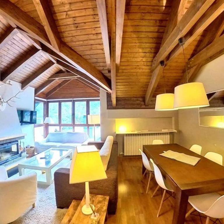 El Ático de Luz - tucasaenlospirineos - Three-Bedroom Apartment - 8
