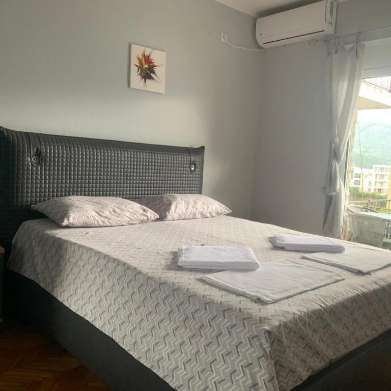 Guest House Budva - Dvokrevetna Soba sa Bračnim Krevetom i Zajedničkim Kupatilom - 3