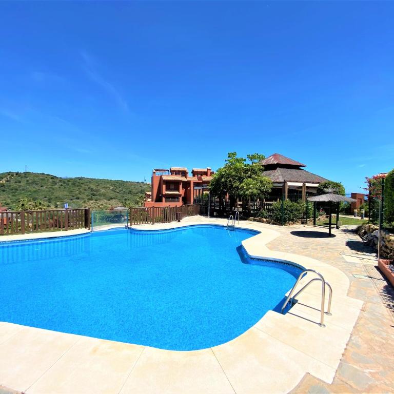 Sea View Penthouse Apartment with Hot Tub - Casa Bella Vista, Buenas Noches , Estepona - Three-Bedroom Apartment - 36