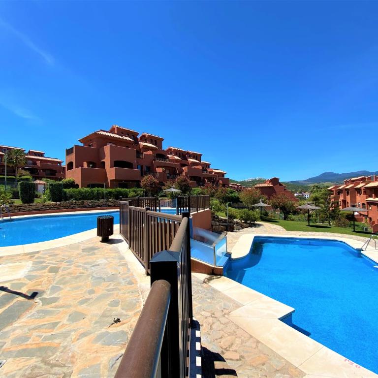 Sea View Penthouse Apartment with Hot Tub - Casa Bella Vista, Buenas Noches , Estepona - Three-Bedroom Apartment - 16