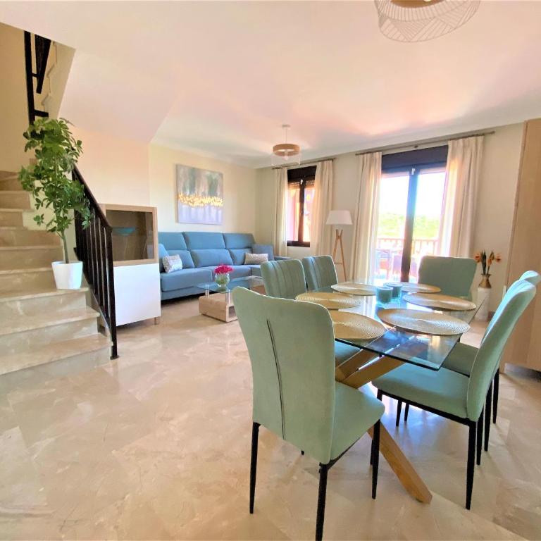 Sea View Penthouse Apartment with Hot Tub - Casa Bella Vista, Buenas Noches , Estepona - Three-Bedroom Apartment - 3