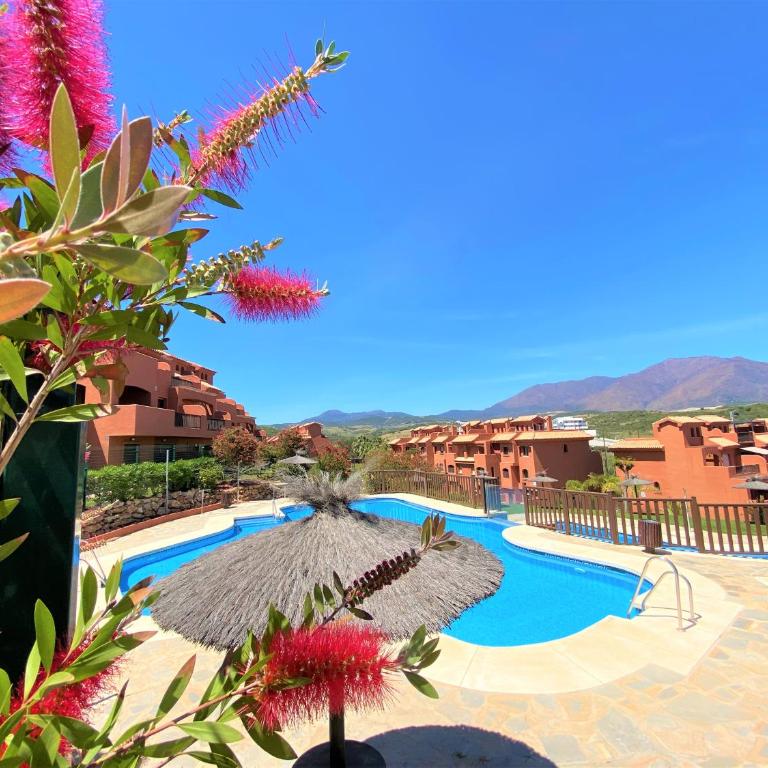 Sea View Penthouse Apartment with Hot Tub - Casa Bella Vista, Buenas Noches , Estepona - Three-Bedroom Apartment - 15