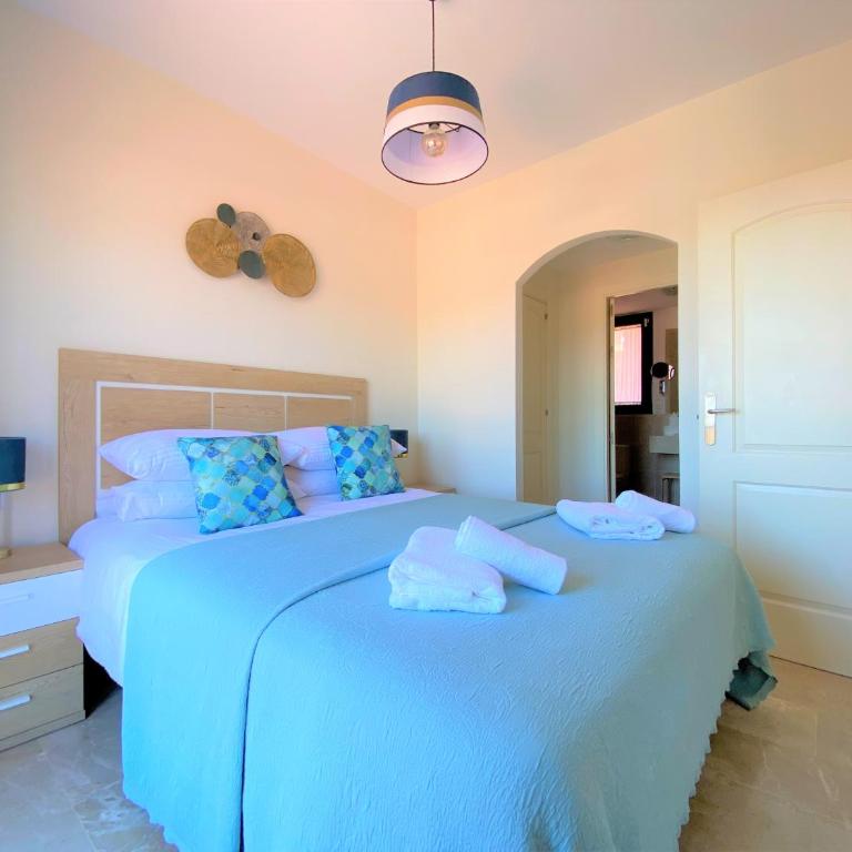 Sea View Penthouse Apartment with Hot Tub - Casa Bella Vista, Buenas Noches , Estepona - Three-Bedroom Apartment - 6
