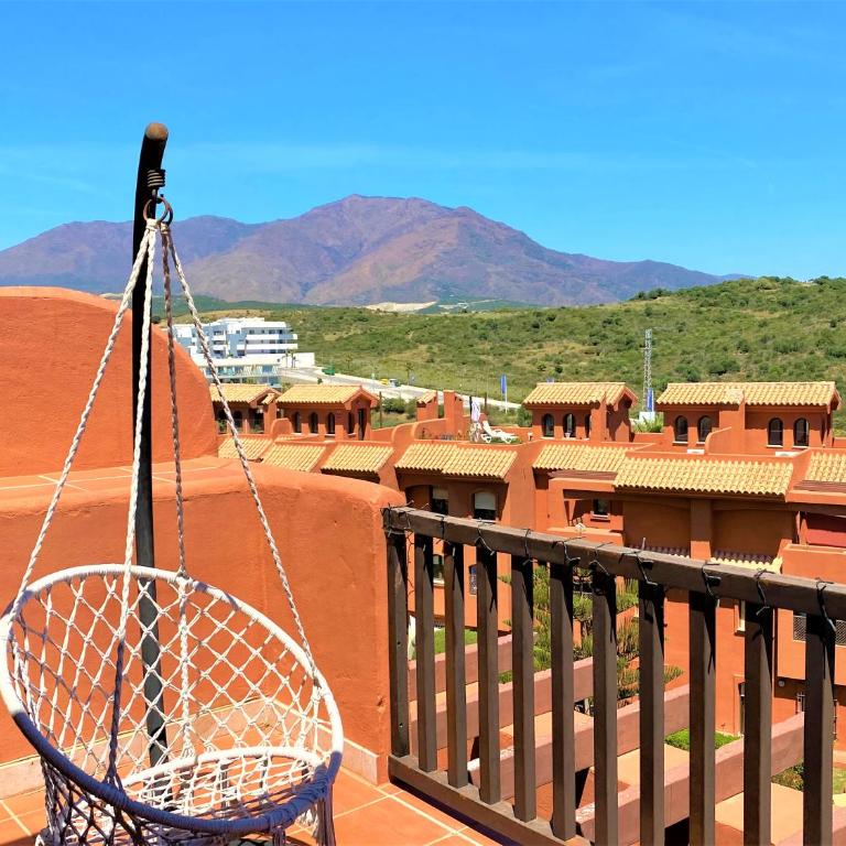 Sea View Penthouse Apartment with Hot Tub - Casa Bella Vista, Buenas Noches , Estepona - Three-Bedroom Apartment - 8