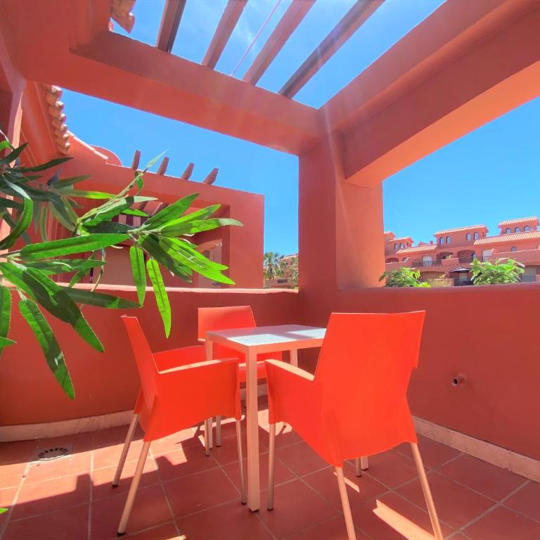 Sea View Penthouse Apartment with Hot Tub - Casa Bella Vista, Buenas Noches , Estepona - Three-Bedroom Apartment - 28