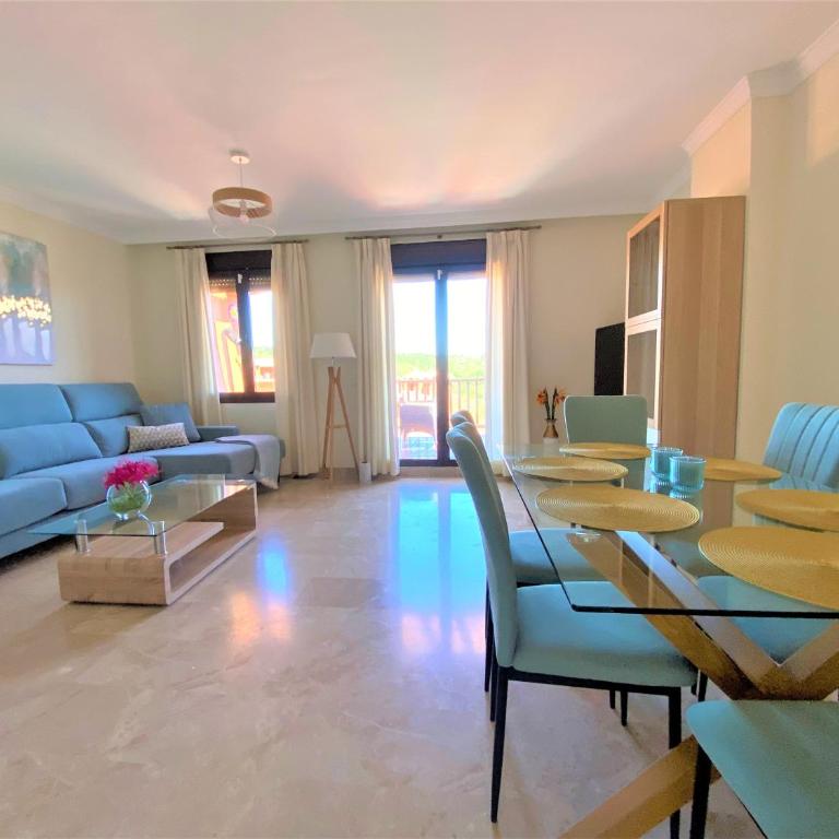 Sea View Penthouse Apartment with Hot Tub - Casa Bella Vista, Buenas Noches , Estepona - Three-Bedroom Apartment - 18