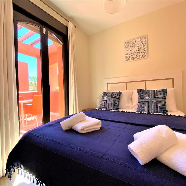 Sea View Penthouse Apartment with Hot Tub - Casa Bella Vista, Buenas Noches , Estepona - Three-Bedroom Apartment - 23