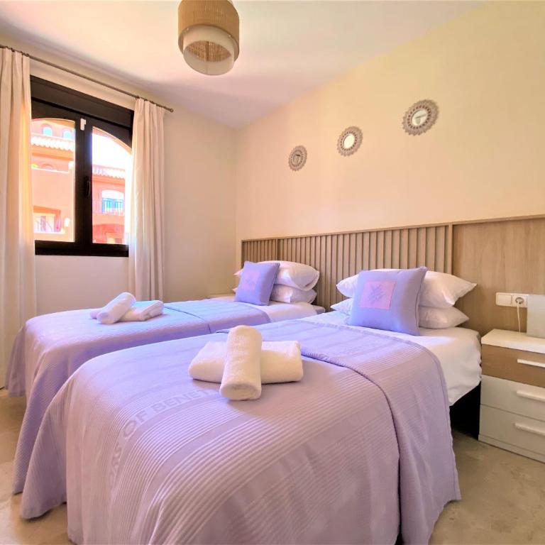 Sea View Penthouse Apartment with Hot Tub - Casa Bella Vista, Buenas Noches , Estepona - Three-Bedroom Apartment - 27