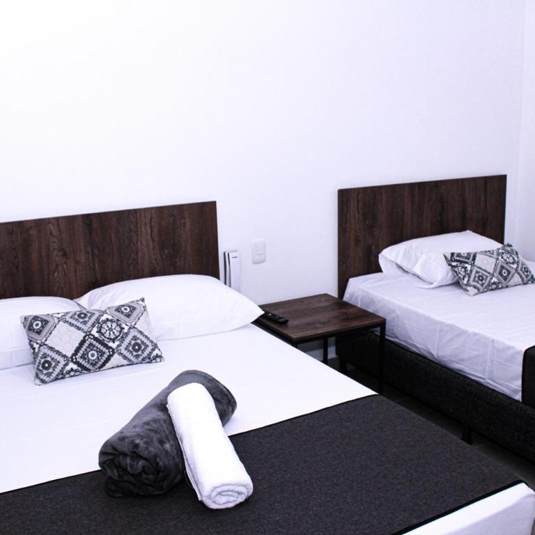Ayenda Hotel MM - Habitación Cuádruple Estándar - 9