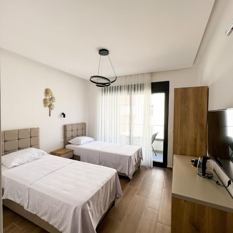 Square Residence & Pool - Double or Twin Room with Side Sea View - 4