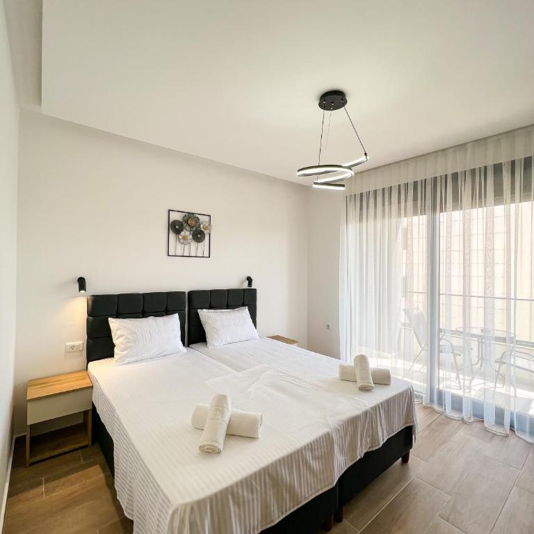 Square Residence & Pool - Double or Twin Room with Side Sea View - 5
