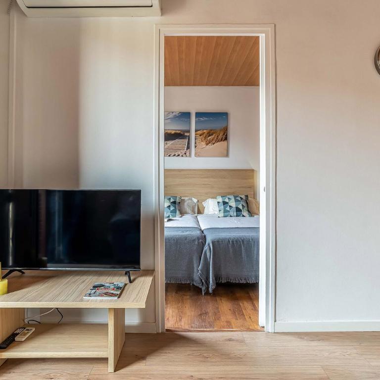 AB Nou de la Rambla - Two-Bedroom Apartment 1 - 4