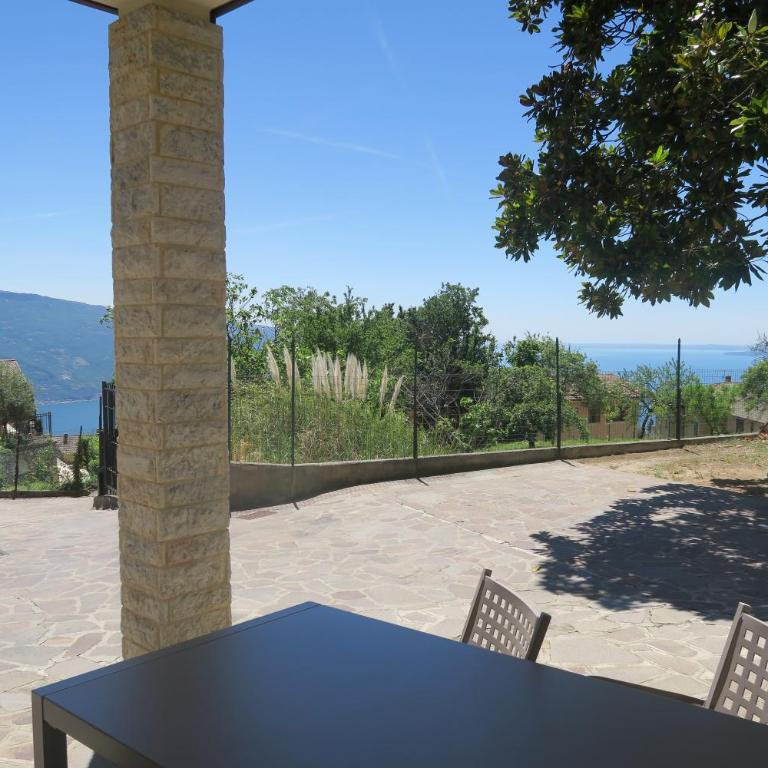 Villa Arianna Lake View Apartments with Pool - Ground Floor Apartment with Lake View - 6