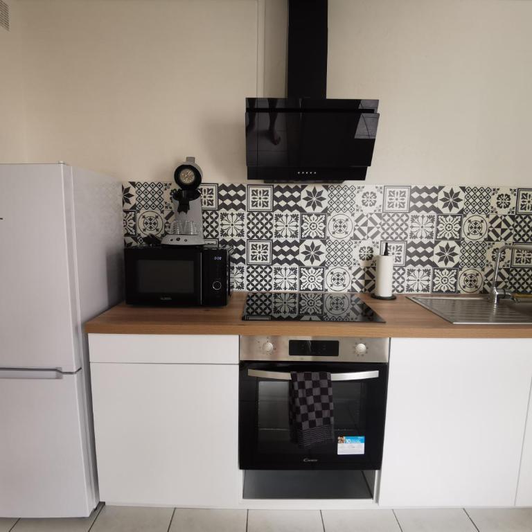 Appartement refait à neuf, climatisé avec vue mer et montagne, avec place de parking privative - Appartement 1 Chambre - 5
