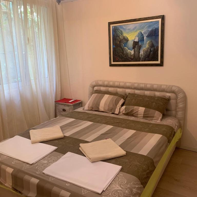 Guest House Budva - Dvokrevetna Soba sa Bračnim Krevetom i Zajedničkim Kupatilom - 5