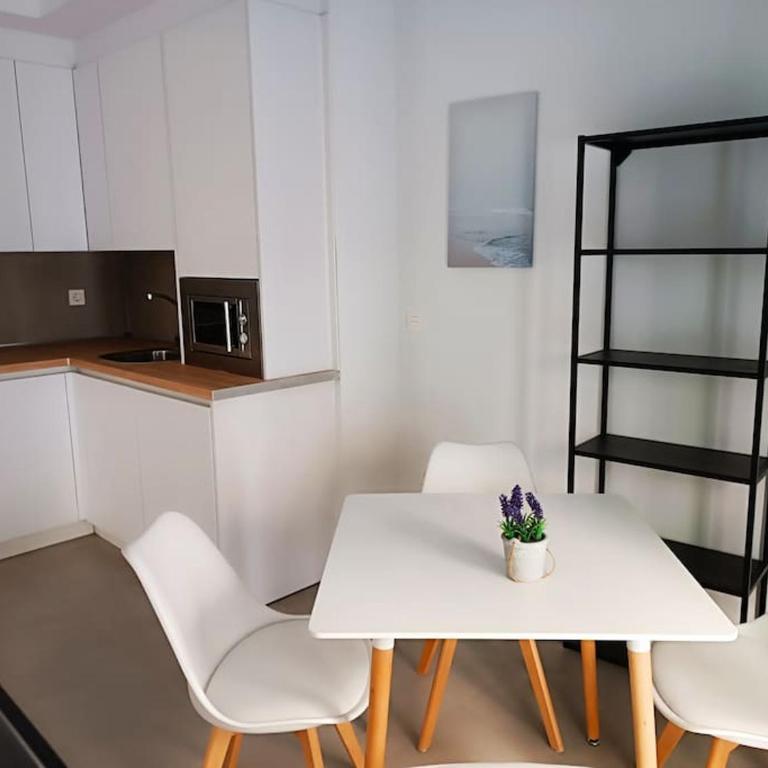 Loving Corazones - One-Bedroom Apartment - 5
