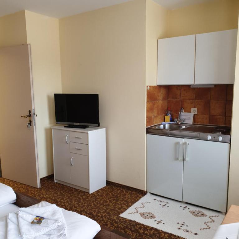 Gästehaus Köpf - Niedrigpreis-Doppelzimmer ohne Balkon oder Terrasse – nicht renoviert - 8