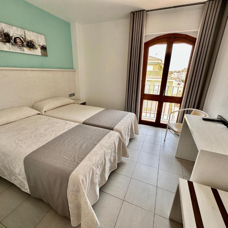 Hotel El Paraíso - Habitación Doble con balcón - 2 camas - 8