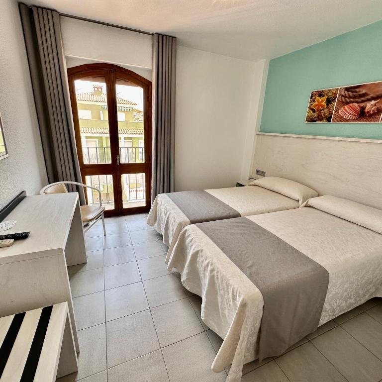 Hotel El Paraíso - Habitación Doble con balcón - 2 camas - 5