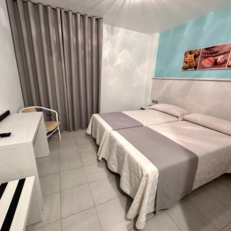 Hotel El Paraíso - Habitación Doble con balcón - 2 camas - 3
