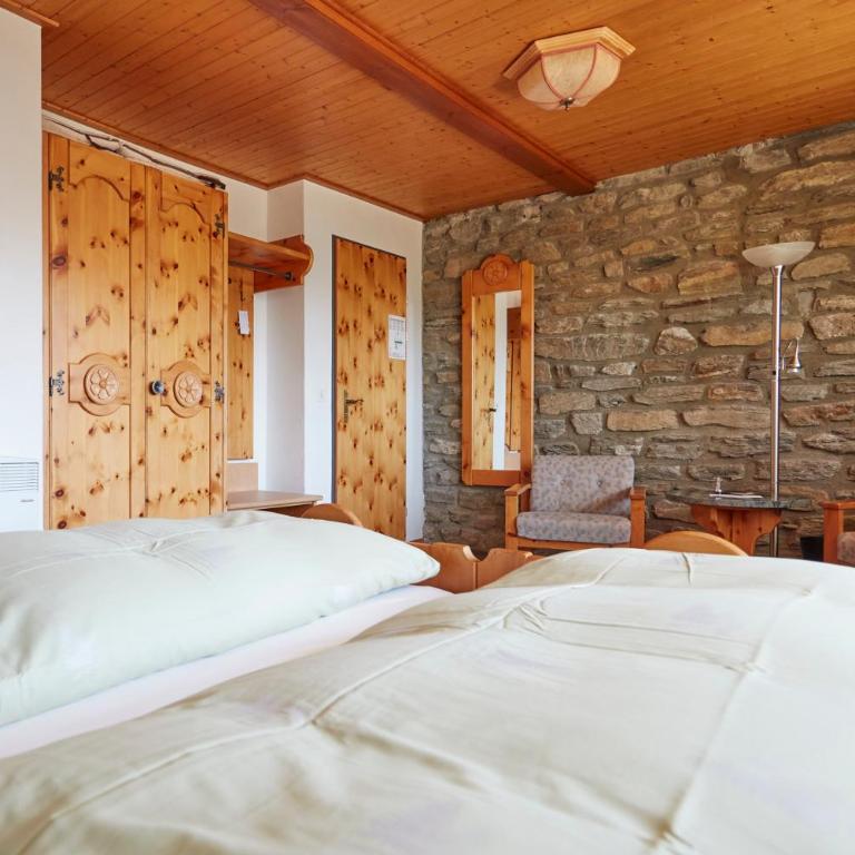 Hotel Waldhaus - Doppelzimmer mit Balkon - 8