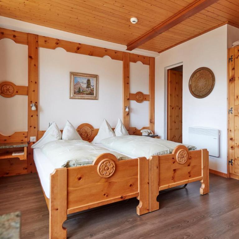 Hotel Waldhaus - Doppelzimmer mit Balkon - 9