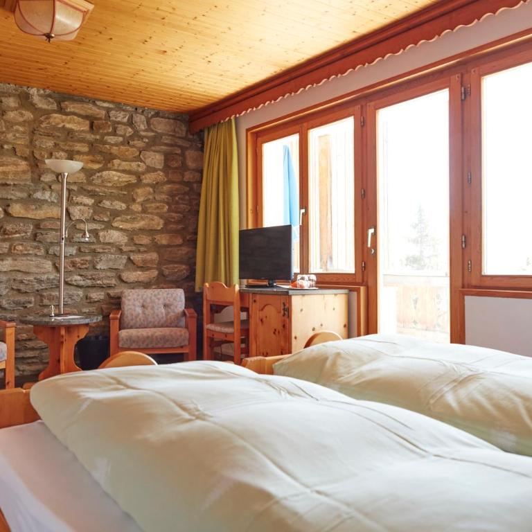 Hotel Waldhaus - Doppelzimmer mit Balkon - 12