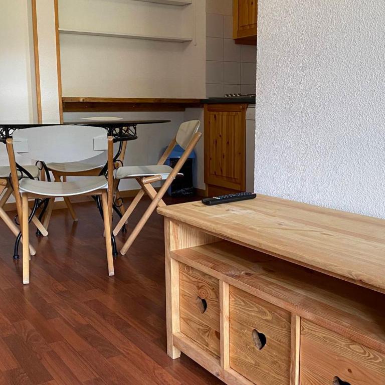 Appartement cosy 6 pers, 2 chambres, à 30m télécabine, proche commerces, balcon et casier à skis - FR-1-265-329 - Appartement (6 Adultes) - 8