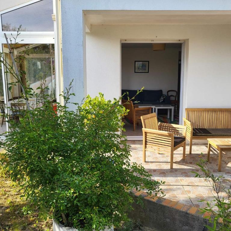 Appartement 3 chambres 6 pers rez de Jardin 5min plage quartier du Phare Location du dimanche au dimanche en juillet et aout - Apartamento de 3 dormitorios - 4