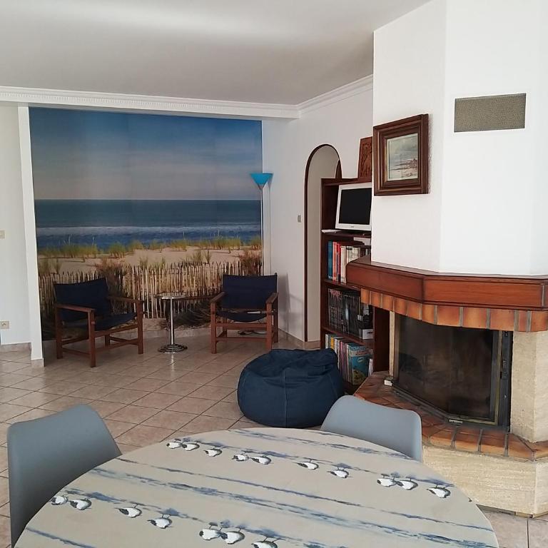 Appartement 3 chambres 6 pers rez de Jardin 5min plage quartier du Phare Location du dimanche au dimanche en juillet et aout - Apartamento de 3 dormitorios - 9