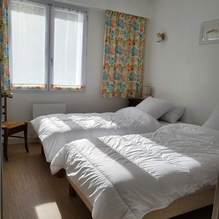Appartement 3 chambres 6 pers rez de Jardin 5min plage quartier du Phare Location du dimanche au dimanche en juillet et aout - Apartamento de 3 dormitorios - 15