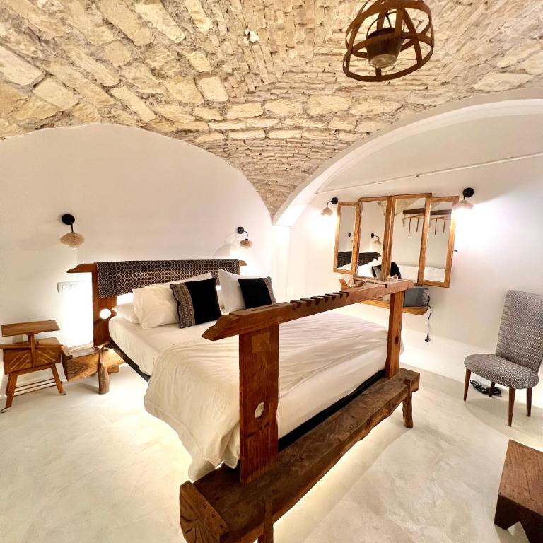 Crobi Museum and Suites - Small Double Room - 4