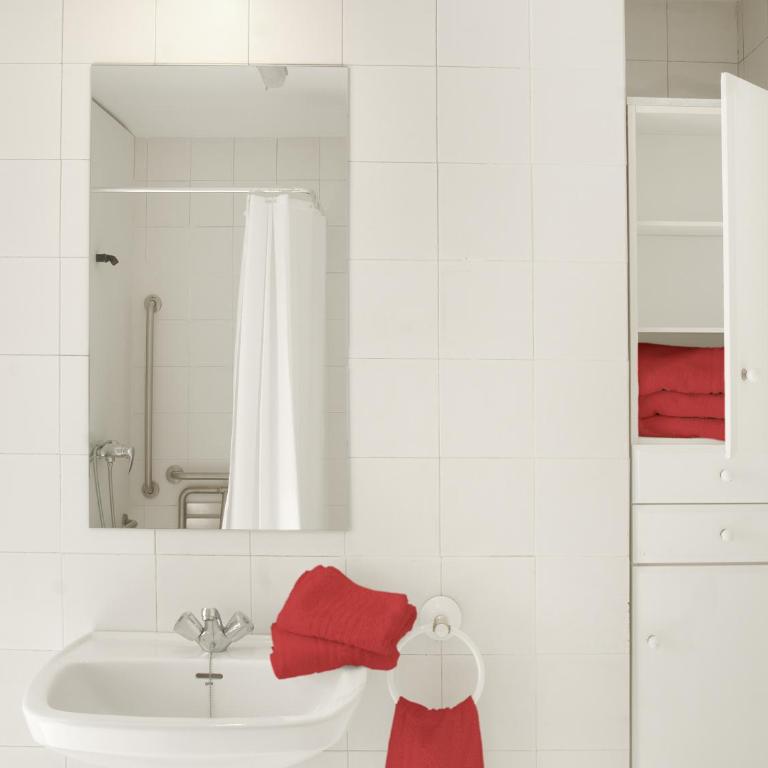 Residència Universitaria Pare Claret - Habitación Cuádruple con baño privado - 1