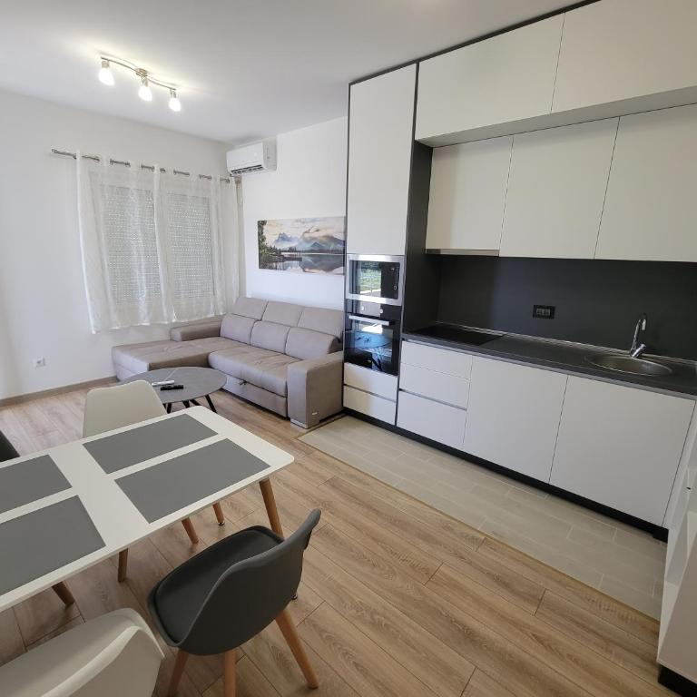 Angie's - Two-Bedroom Apartment - 13