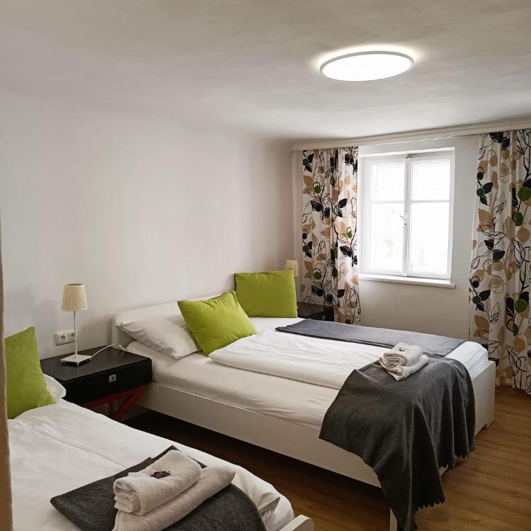 Cityhotel Junger Fuchs - Familienzimmer - 1