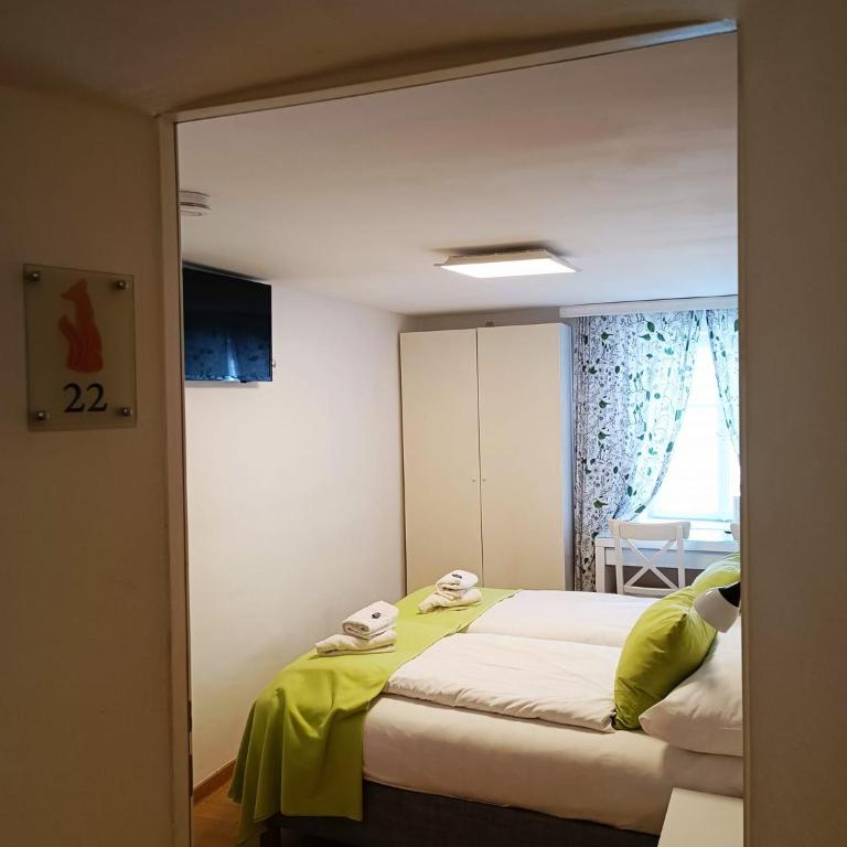 Cityhotel Junger Fuchs - Doppelzimmer mit eigenem externen Bad - 3