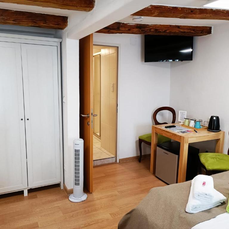 Cityhotel Junger Fuchs - Dreibettzimmer - 4
