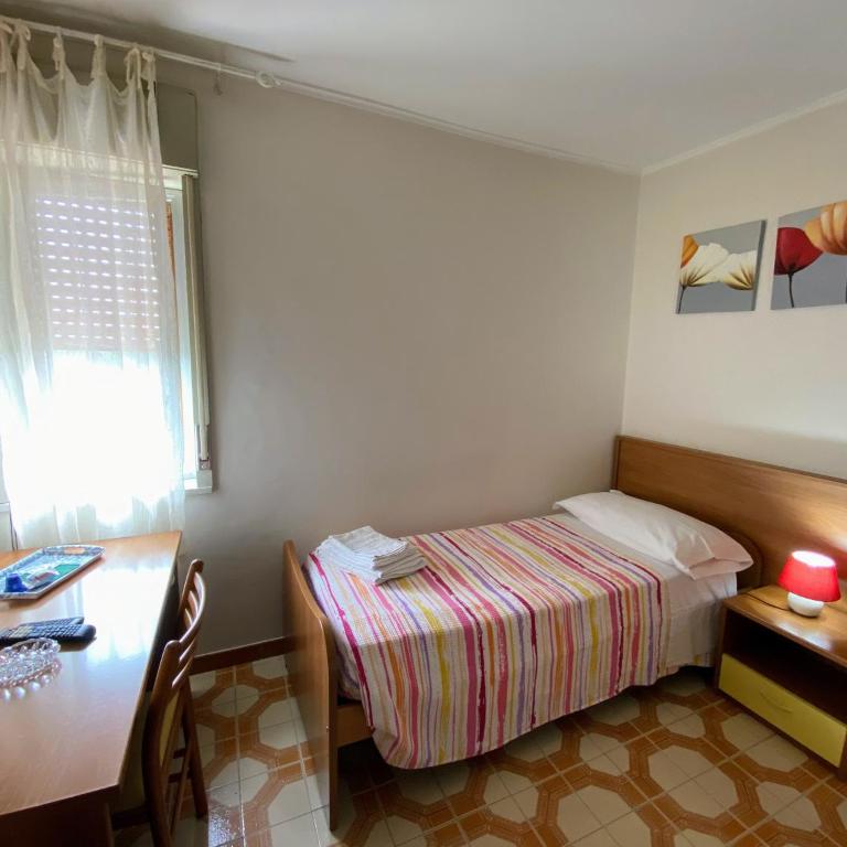 Albergo Mendolia - Camera Singola con Bagno Privato Esterno - 1