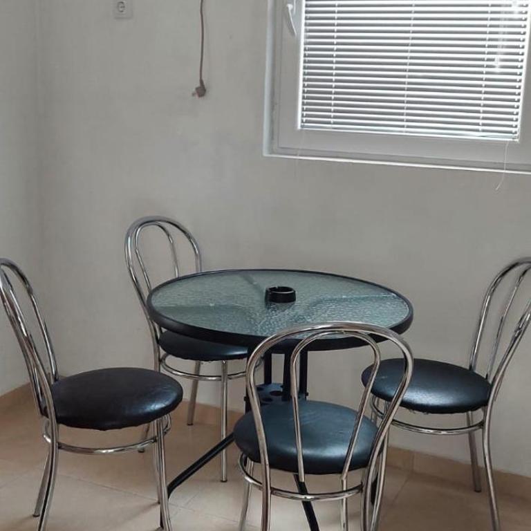 Apartmani DEMIR - Porodična Soba (sa Pogledom na Baštu) - 1