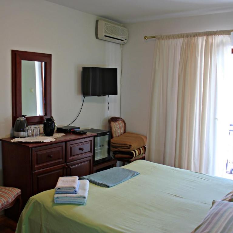 Accommodation Tomcuk - Standard Double Room with Shared Bathroom - 5