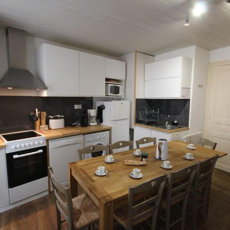 LE CERF BLANC*** - T4 au pied des Thermes Cauterets - 3 chb et 2 sde - Apartment mit 3 Schlafzimmern - 3