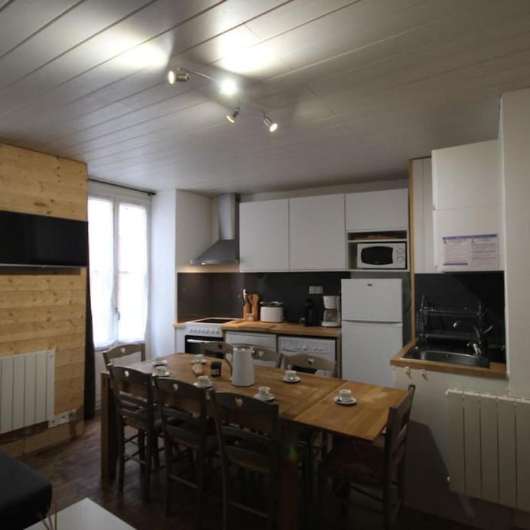 LE CERF BLANC*** - T4 au pied des Thermes Cauterets - 3 chb et 2 sde - Apartment mit 3 Schlafzimmern - 29