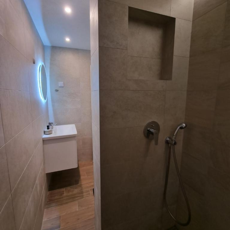 Apartments Vraneš Tivat - Standardni Trokrevetni Studio - 8