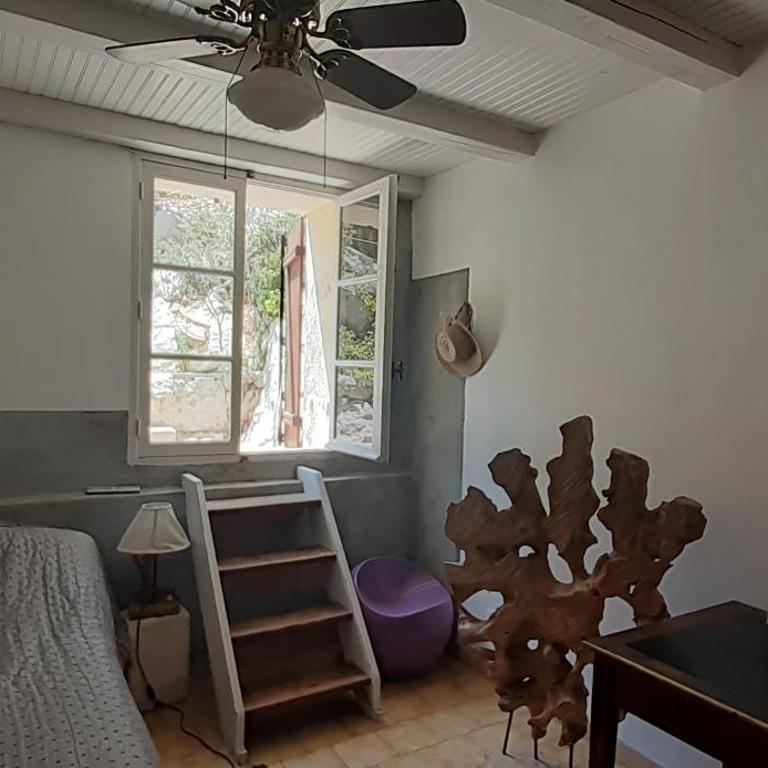 MAISON VUE MAGISTRALE SUR LE PORT ET CALANQUES DES GOUDES MARSEILLE - Three-Bedroom House - 19