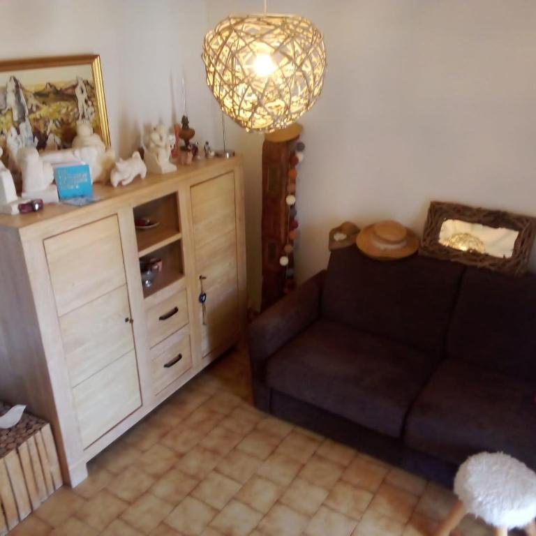 MAISON VUE MAGISTRALE SUR LE PORT ET CALANQUES DES GOUDES MARSEILLE - Three-Bedroom House - 17