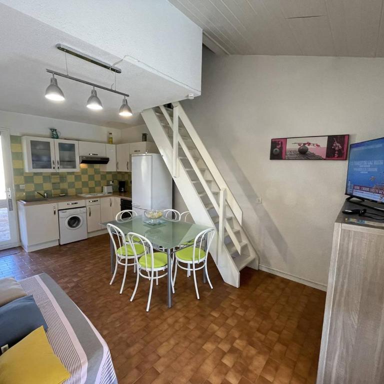 Jolie Villa 3 Pièces avec Véranda, Terrasse, Parking Sécurisé et Animaux Admis à Saint-Cyprien - FR-1-106-68 - Villa - 4