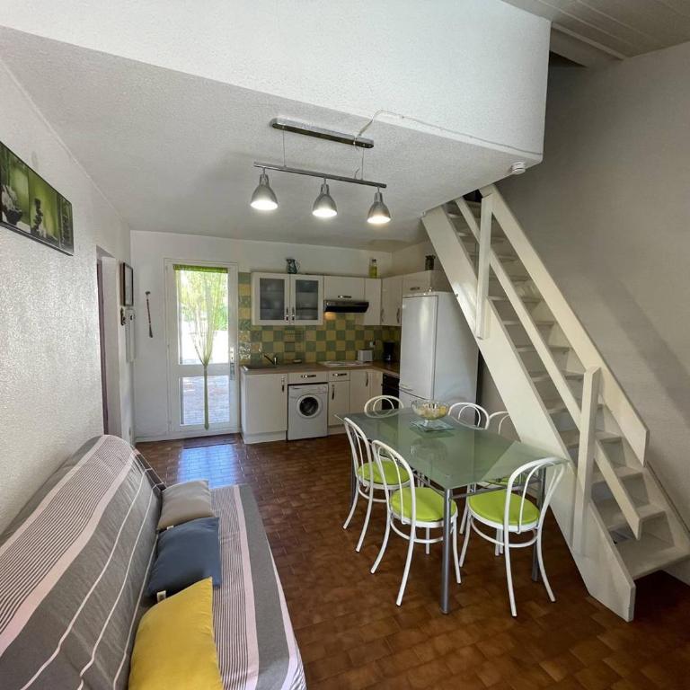 Jolie Villa 3 Pièces avec Véranda, Terrasse, Parking Sécurisé et Animaux Admis à Saint-Cyprien - FR-1-106-68 - Villa - 8
