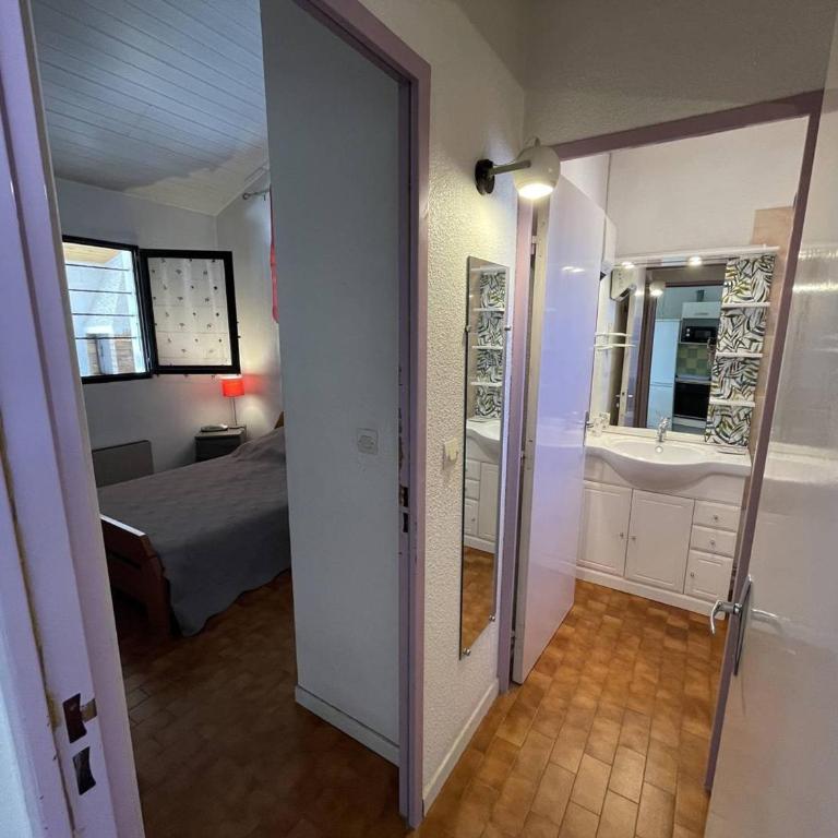 Jolie Villa 3 Pièces avec Véranda, Terrasse, Parking Sécurisé et Animaux Admis à Saint-Cyprien - FR-1-106-68 - Villa - 10